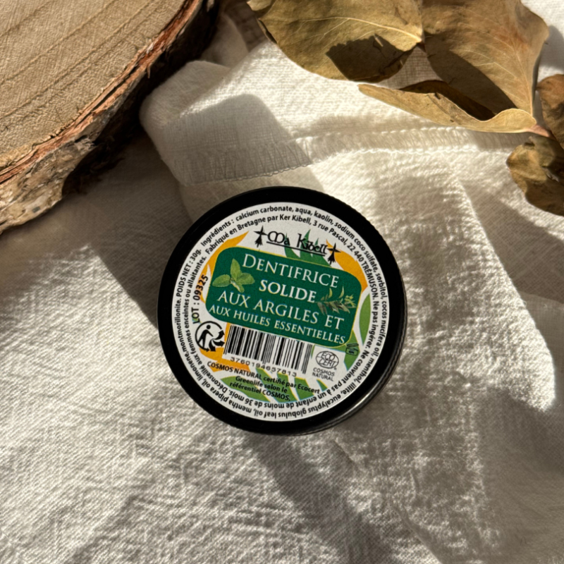 Dentifrice solide aux argiles et aux huiles essentielles*